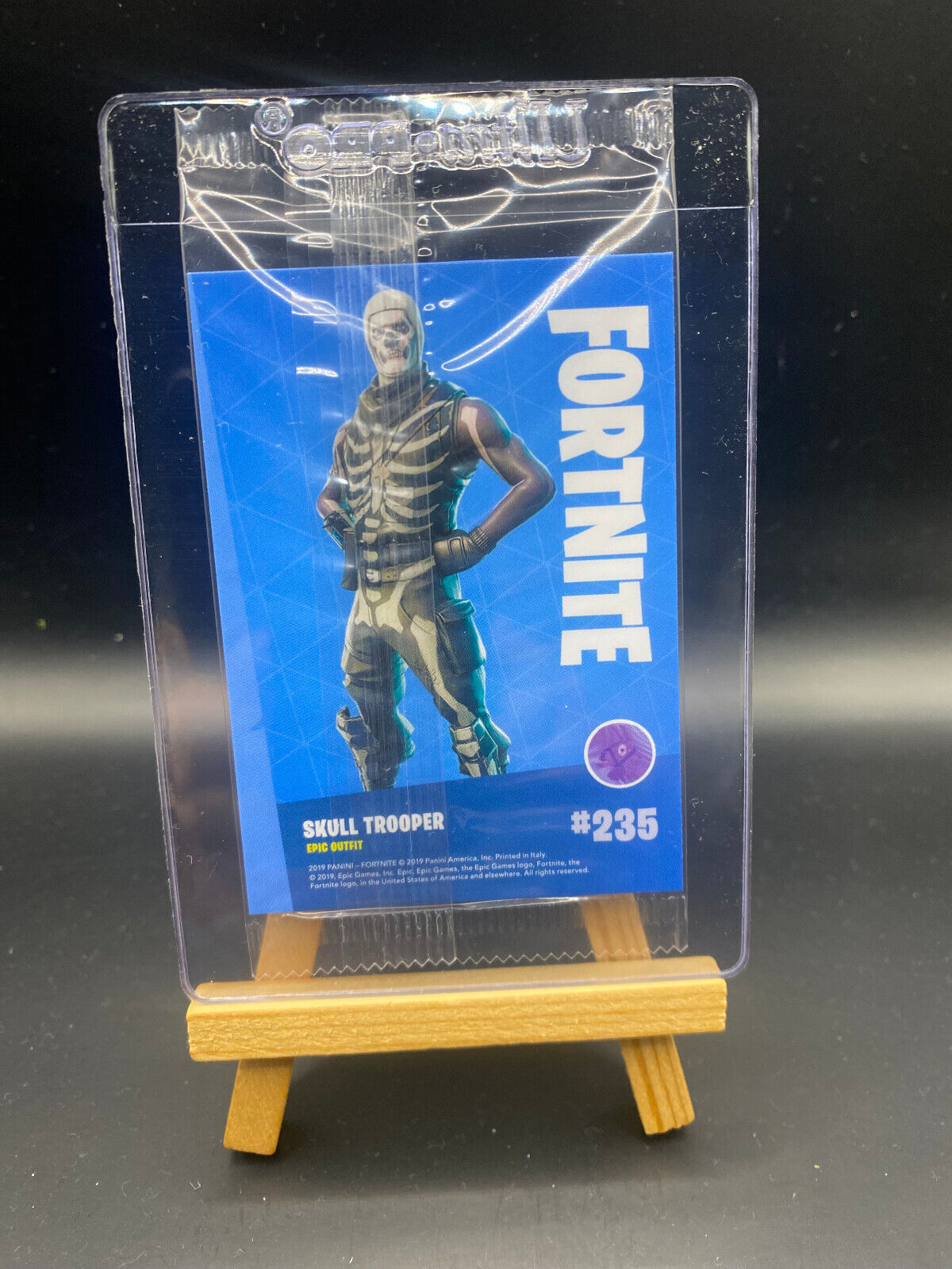 Fortnite Series 1 Nummer 235 Skull Trooper im Flowpack (Holo) Sammelkarte
