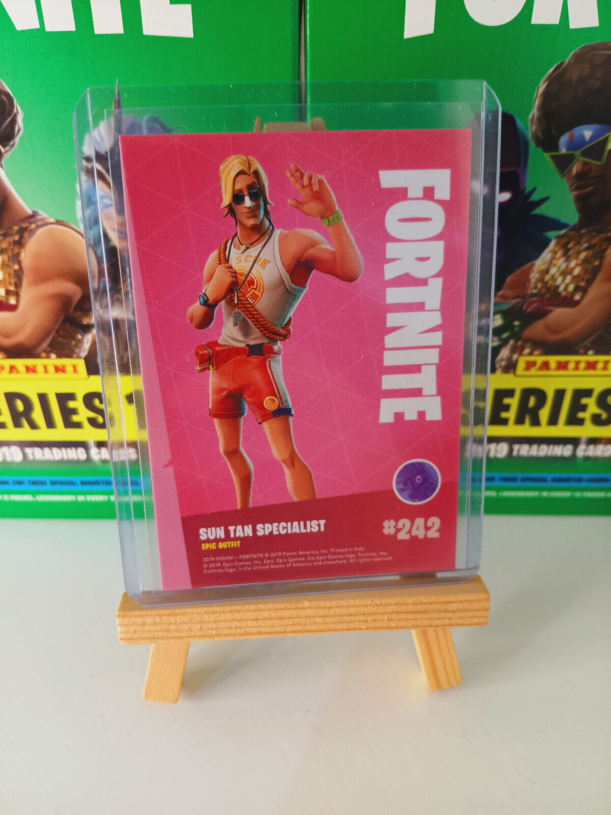 Fortnite Series 1 Nummer 242 Sun Tan Specialist (Holo) Sammelkarte