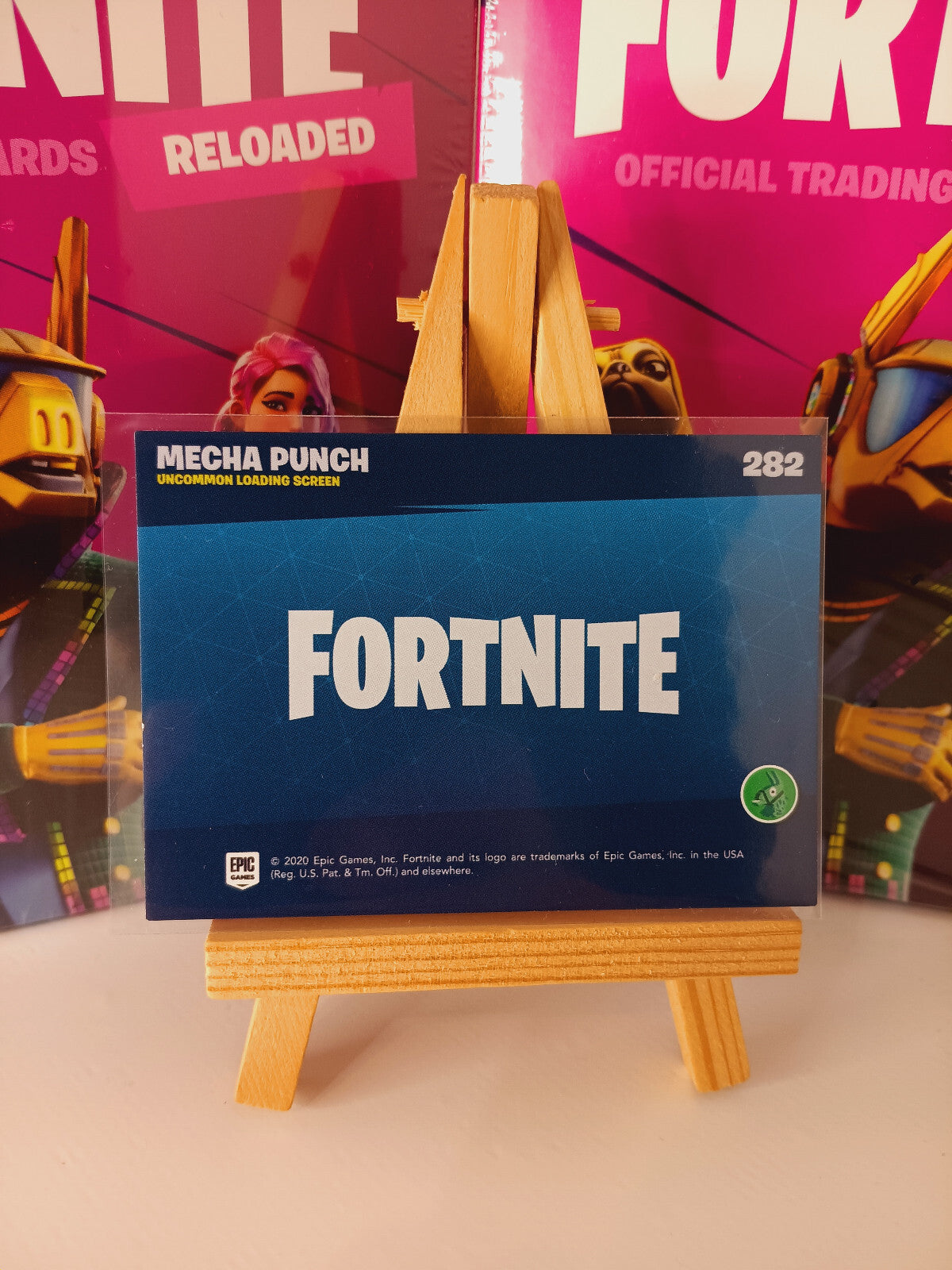 Fortnite Series 2 Reloaded Nummer 282 Mecha Punch Sammelkarte